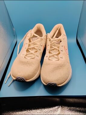 Nike Women's Running Shoes in Light Cream with Pink Swoosh